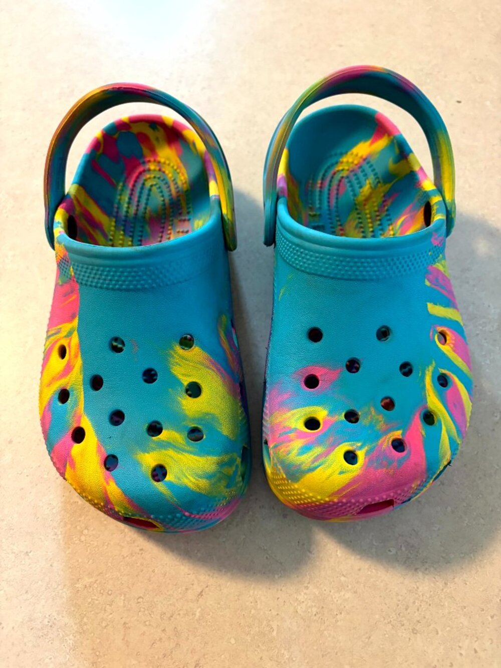 Crocs Clog Shoes Kids Size J2 Multicolor Tie Dye Slip On Comfort Beach Sandals